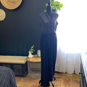 Tamari Black Elegant Suit.